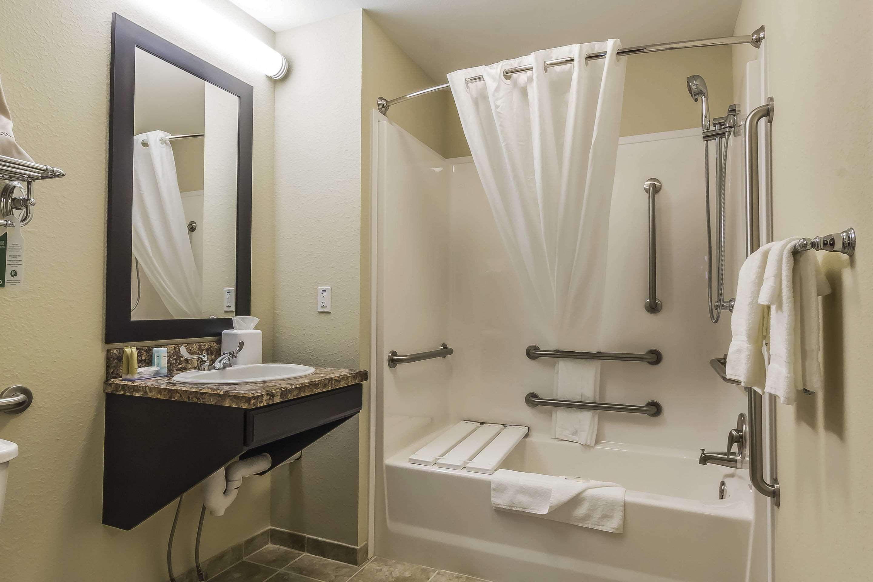 Quality Inn & Suites Moose Jaw Dış mekan fotoğraf