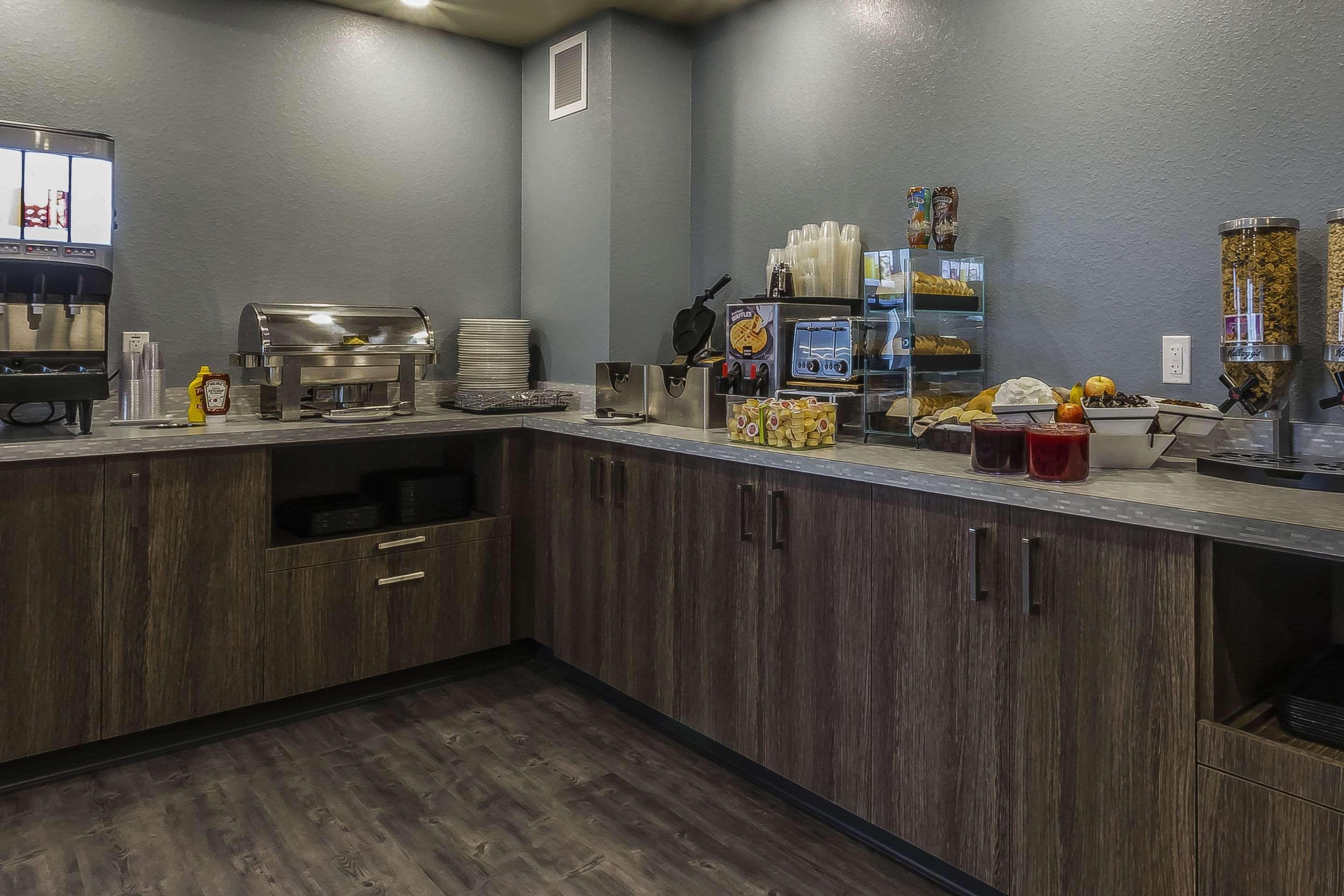 Quality Inn & Suites Moose Jaw Dış mekan fotoğraf