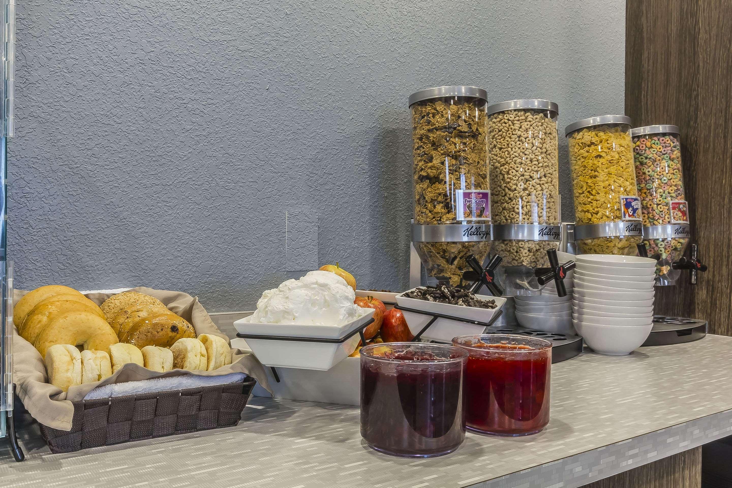 Quality Inn & Suites Moose Jaw Dış mekan fotoğraf