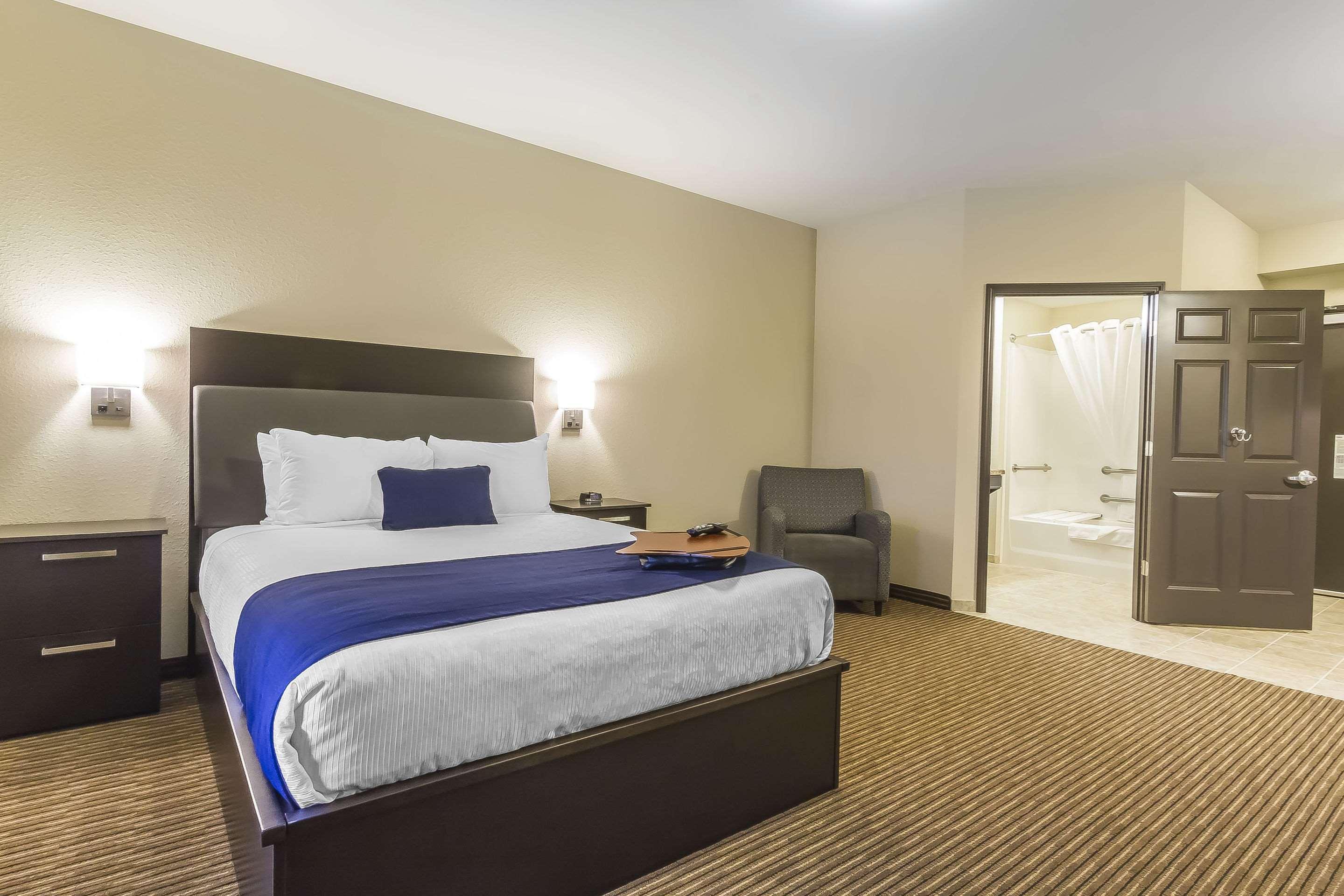 Quality Inn & Suites Moose Jaw Dış mekan fotoğraf