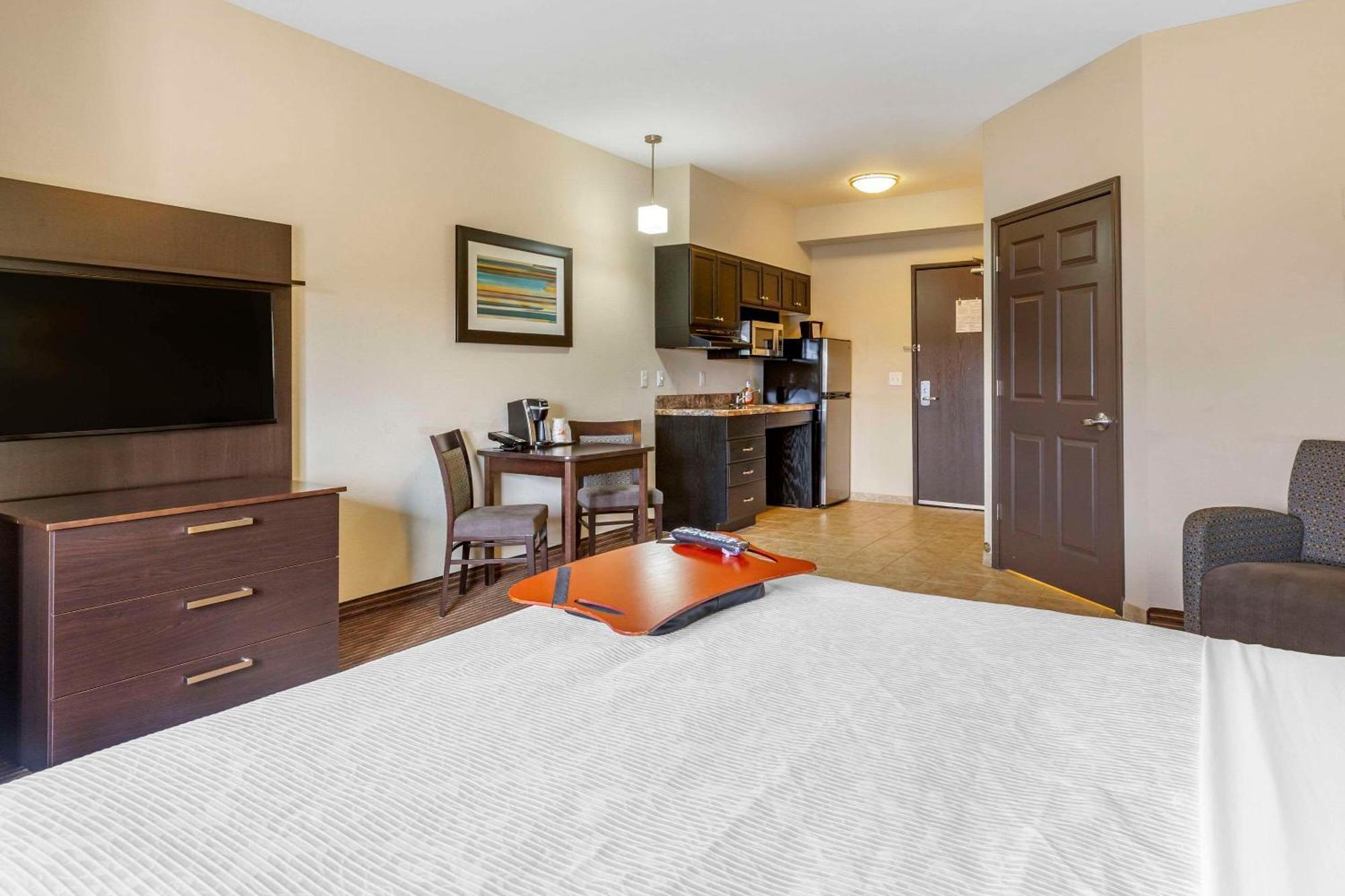 Quality Inn & Suites Moose Jaw Dış mekan fotoğraf
